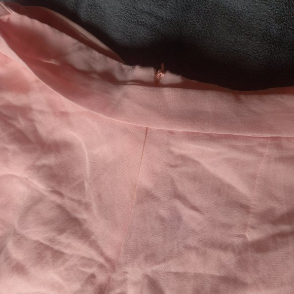 White Closet pink lightweight shorts with belt, layers and zip (Size 10) - Picture 4 of 4